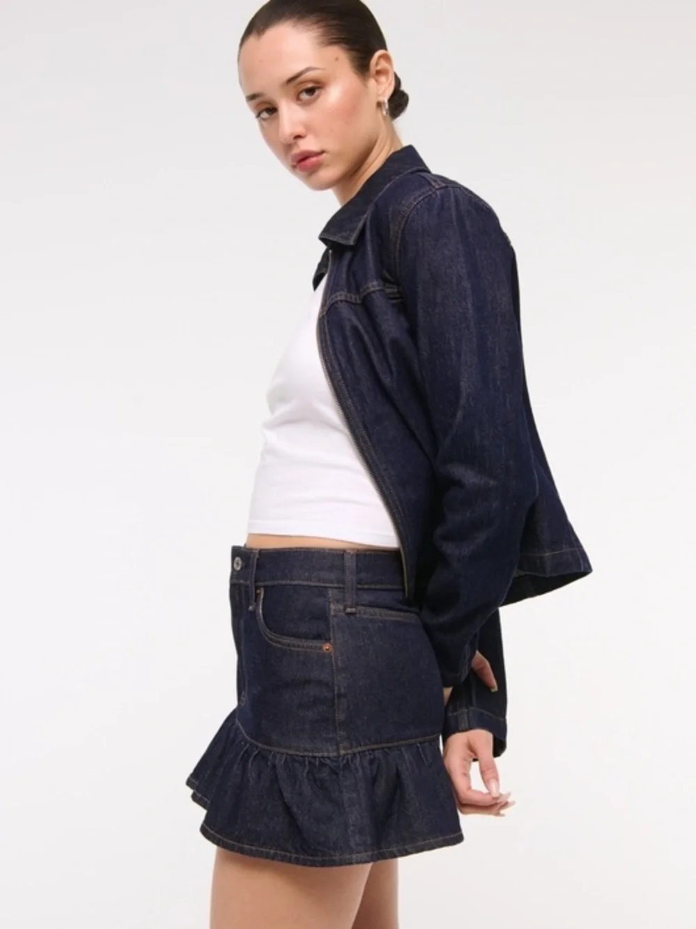 Abercrombie Mid Rise Drop-Waist Ruffle Denim Mini Skirt – Rinse Blue - Picture 4 of 9